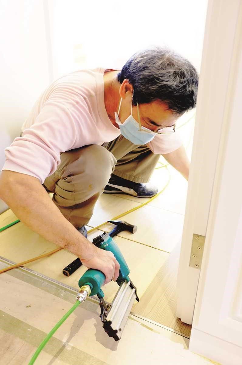 木地板的鋪設方式可分為兩種：漂浮式施工法與平鋪式施